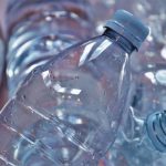 co wrzucamy do pojemnika na plastik
